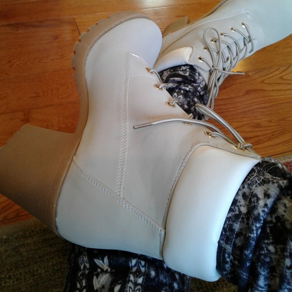 Boots - Picture 3 of 13